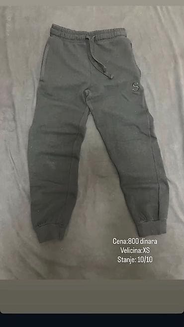 Tamnosive trenerke (džoger pantalone) sa elastičnim pojasom i učkurom