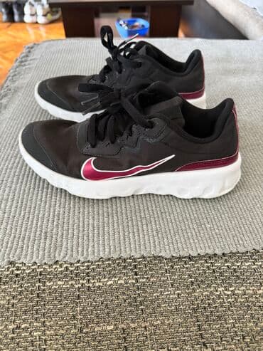 Women's Sneakers and athletic shoes: Nike, 38.5, bоја - Crna — 1