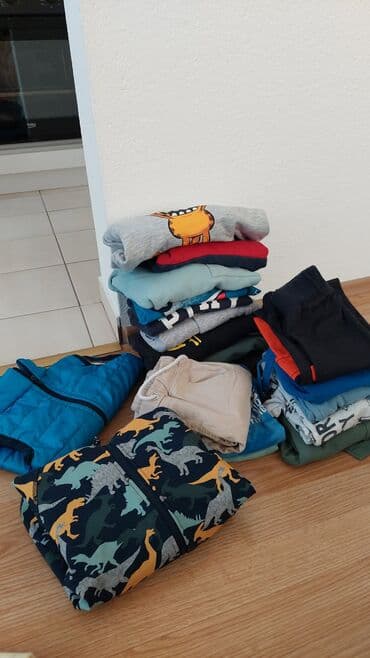 bunda 6 u 1: Dečija garderoba – paketi Duksevi, trenerke, prsluk i jakna. Sve je — 1