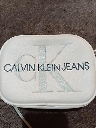 bata zenski novcanici: Calvin Klein Jeans ženska crossbody torbica sa malim oštecenjem ide — 2