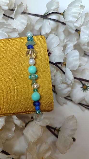 Narukvica od raznobojnih perli – ručni rad - Dizajn: asimetričan niz