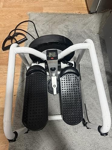 patike sa točkićima: Mini steper sa sedištem i LCD brojačem - Kompaktni kućni kardio — 3