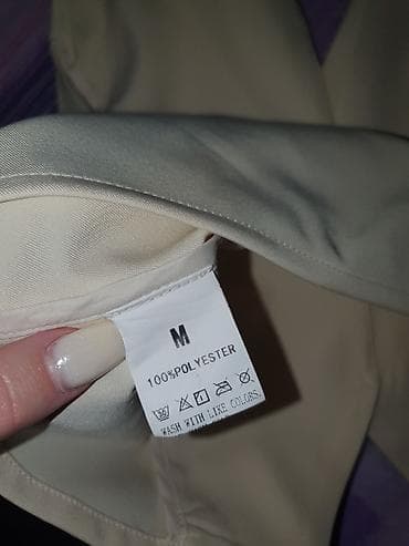 Kompleti: Damski komplet – prsluk i pantalone, bež/šampanj ton. - Materijal — 3