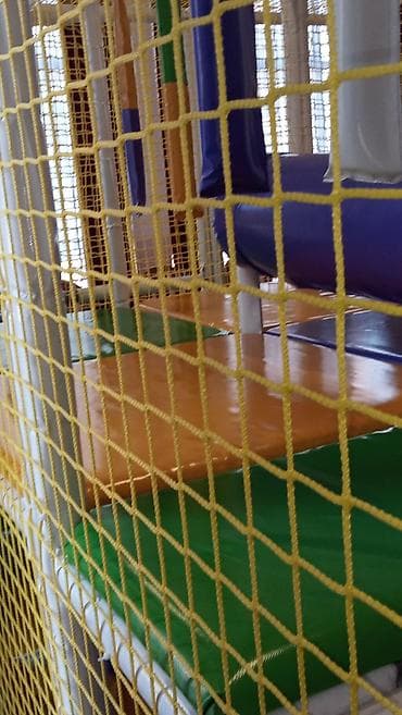 Sport i razonoda: ZAŠTITNE MREŽE ZA DEČIJE IGRAONICE 7-9eur/M2, IGRALIŠTA, STADIONE — 4