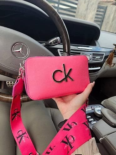 Calvin Klein crossbody torbice – ženska modna torbica sa širokim