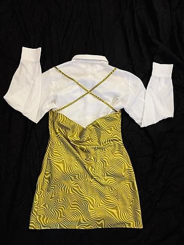 95 bele: Ženska mini slip haljina na tregere sa apstraktnim talasastim printom — 3