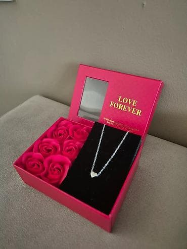 Poklon set “Love Forever” – elegantna kutija sa ogledalcetom koja
