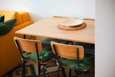 Sets of table and chairs: Cena seta: 9.995 RSD (moguća kupovina i odvojeno) Topao, skandinavski — 10