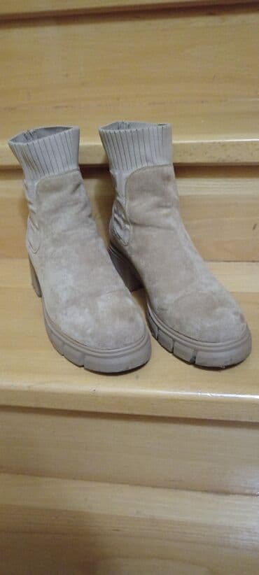 Gležnjače, 39 na lalafo.rs Gležnjače, 39