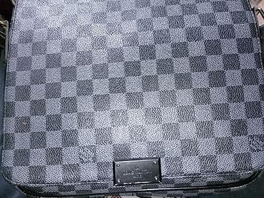 doca torbe nova kolekcija: Torba sa prepoznatljivim šahovskim uzorkom u sivo-crnim tonovima — 1