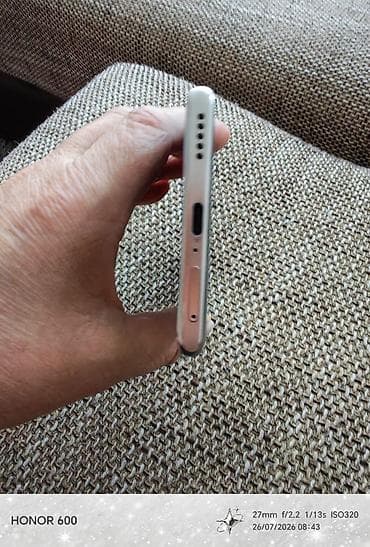 honor 70 polovan: Honor 70 u izuzetnom stanju, bez padova, bez ogrebotina, star 2 — 4