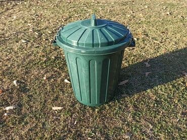 bastenska garnitura: Plastična kanta za smeće zapremine 46L. Prubližne dimenzije ф40/32cm — 1