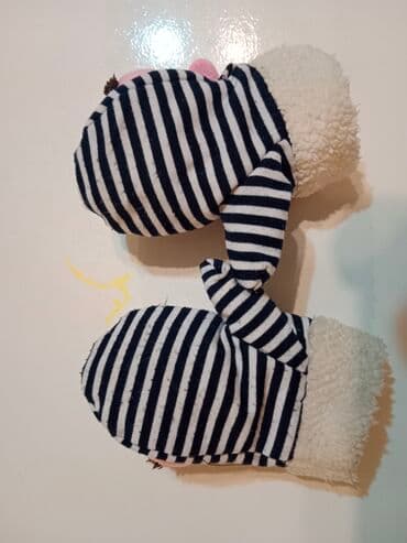 polovni kostimi za maskenbal za decu: Rukavice za devojčice 
Veličina 5 godina
Cena 400 din — 6