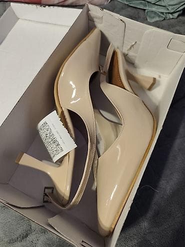 patike za odela: Elegantne ženske slingback salonke - Model: špic cipele sa otvorenom — 1