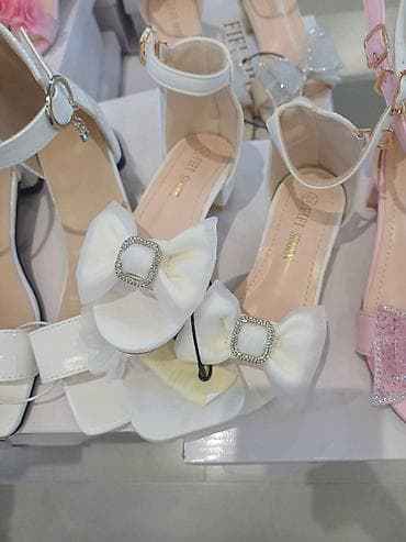 adidas obuća: Božanstvene štiklice za vaše princeze. od 26 do 31 . pojedini modeli — 1