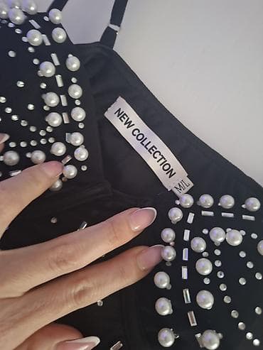 Crna mini haljina sa perlama i kristalima – „NEW COLLECTION“, veličina — 4