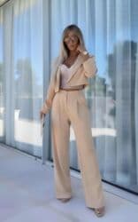 Naslov: Komplet odelo Cena:3300 din Opis: Elegantni ženski komplet na lalafo.rs Naslov: Komplet odelo Cena:3300 din Opis: Elegantni ženski komplet