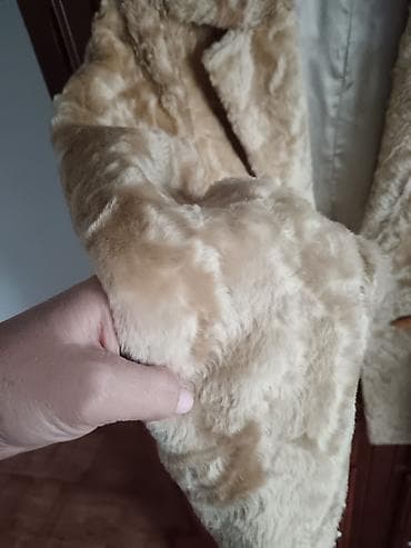 Sweatpants sets: Ženska bunda/kaput od astragan krzna, bež-krem nijanse. - Materijal — 2