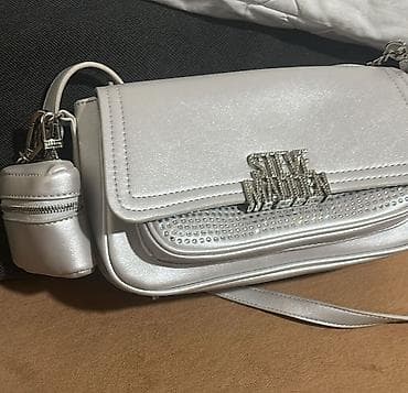 kais za torbu: Steve Madden srebrna crossbody torba sa ukrasnim nitnama i logotipom — 2