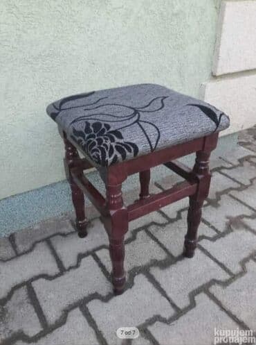 Kreveti: Hoklice 30€ slanje bexom

visina 55cm sediste 35x35 — 7