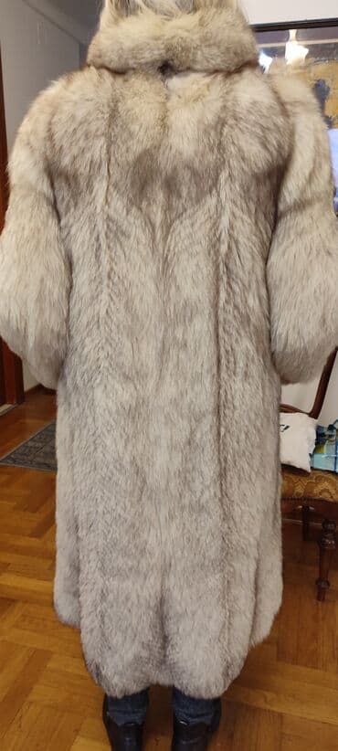 salovi i kapa: Prodajem dugu i raskošnu bundu od polarne lisice,vel.42 — 2
