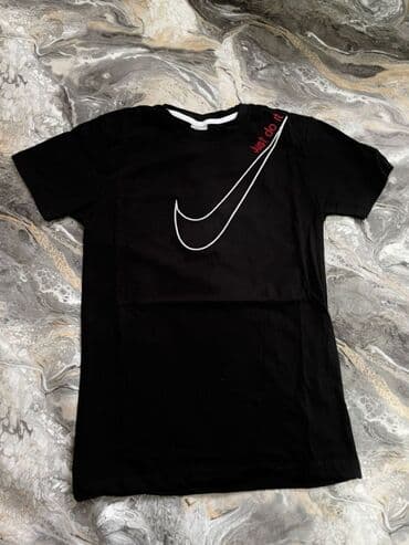 tifani majice: Majice na okruglinu 2200 din m do 3xl — 16