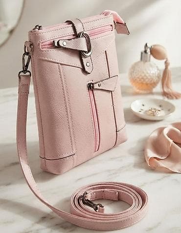 Elegantna ženska crossbody torbica u puder‑roze boji. - Materijal