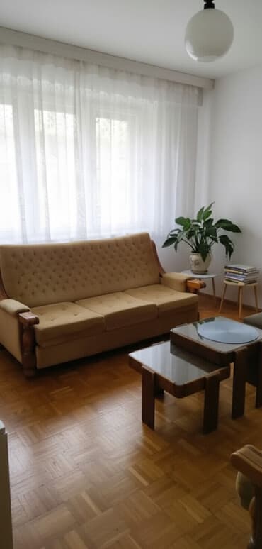 Ugaone garniture: Продајем стилски тросед на развлачење на коме могу спавати две особе — 1