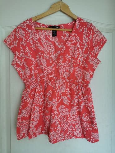 us polo assn kosulje: H&M ženska bluza bez rukava u crveno-beloj kombinaciji. - Model — 1