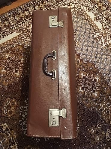 Veoma star retro kofer, preko 70 god. Odlično očuvan s obzirom na