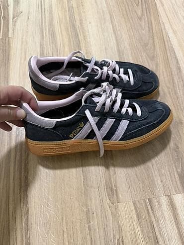 Adidas Spezial patike - Model: Adidas Spezial (oznakа “SPEZIAL” na
