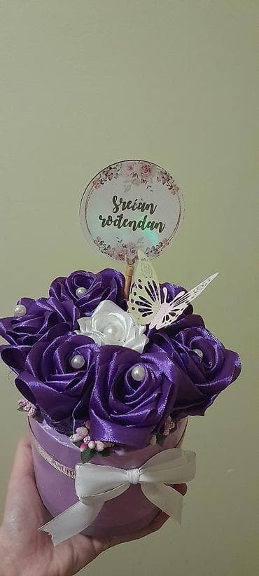 Ručni aranžman u kutiji – „Srećan rođendan“ - Elegantna okrugla — 2