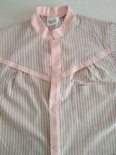 Medical clothing: Medicinski mantil
Veličina S
Fali 1 dugme ovako je kao nov — 6