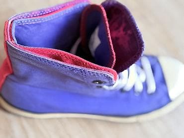 deciji set posudja: Converse Chuck Taylor All Star – duboke starke

- Veličina: EU 37 — 5