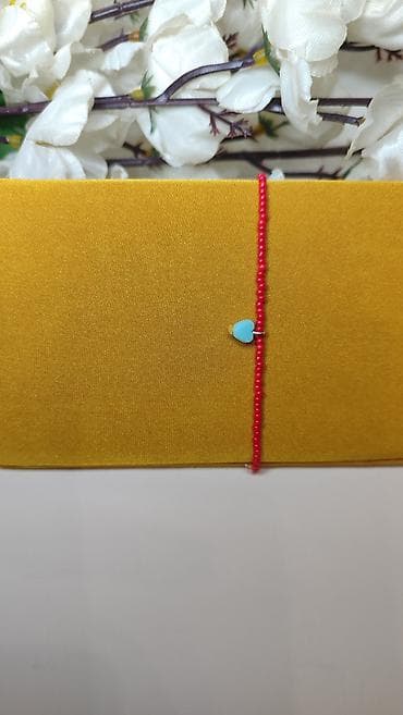 suknje mini: Narukvica od sitnih perlica – crvena sa priveskom srce - Ručno nizana — 2