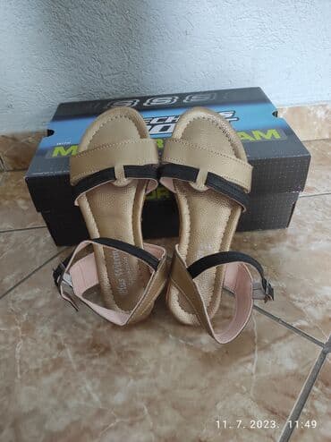 c a papuce: Sandals, Dr. Martens, 37 — 2