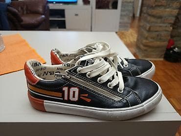 Prodajem kožne dečije patike marke Ciciban u odličnom stanju, jednom — 10