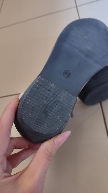 nis svecane haljine: - Topao, mekan veštački krzneni okovratnik i postava iznutra za — 3