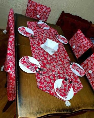prekrivač za stolice: 🎅🤶NOVOGODISNJI SET 🎅🤶 Set za 4 osobe Cena je 2.700 dinara Set za 6 — 3