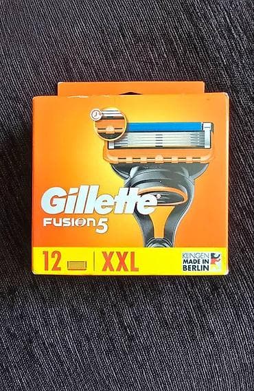 Gillette fusion 12 uloška Ulošci su sa 5 sečica. 12 uloška 3300din /