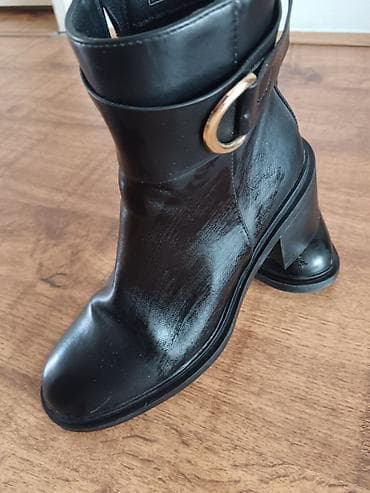 zara s: Crne ženske poluduboke čizme sa blok petom - Materijal: glatka (lak) — 3