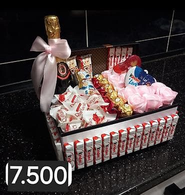 korpe za jaja: Poklon korpa – slatki miks sa pićem — 1