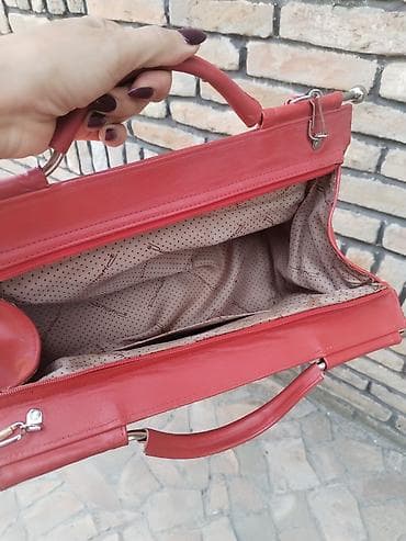 markirani zenski novcanici: Ženska torba, dimenzije 36 × 15 cm. - Model: elegantna — 3