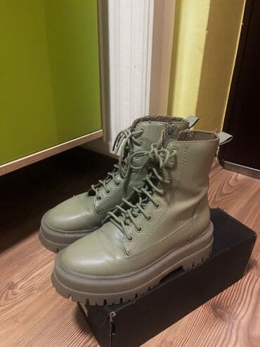 Women's Clothing: High boots, 36 — 1