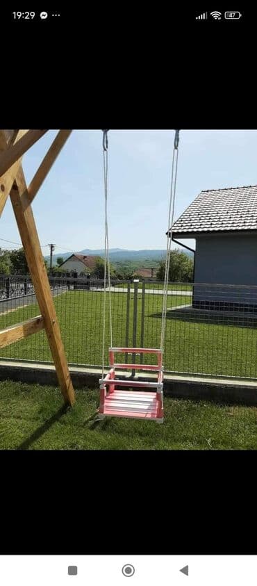 Igračke: Drvena ljuljaska