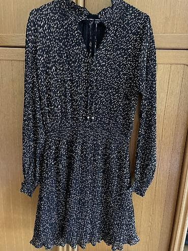 NEXT ženska haljina – crna sa sitnim bež tufnama - Model: mini/iznad na lalafo.rs NEXT ženska haljina – crna sa sitnim bež tufnama - Model: mini/iznad