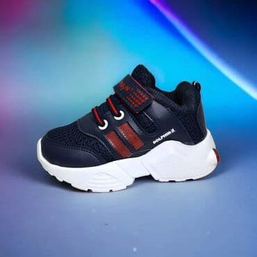 Odlican model izuzetno laganih patikica sa gumiranim pertlama i jednim