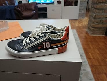 Prodajem kožne dečije patike marke Ciciban u odličnom stanju, jednom — 5