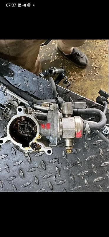 kurbla za motor: AUDI A4 A5 TFSI VAKUUM PUMPA | audi vw delovi ALTINA ZEMUN — 2