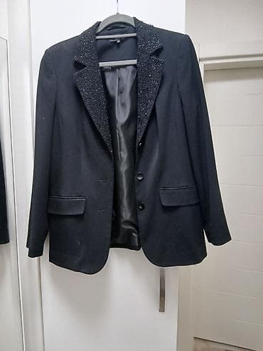 bluze ispod sakoa: Elegantni crni sako sa ukrašenim reverima - Klasičan kroj sa duplim — 1